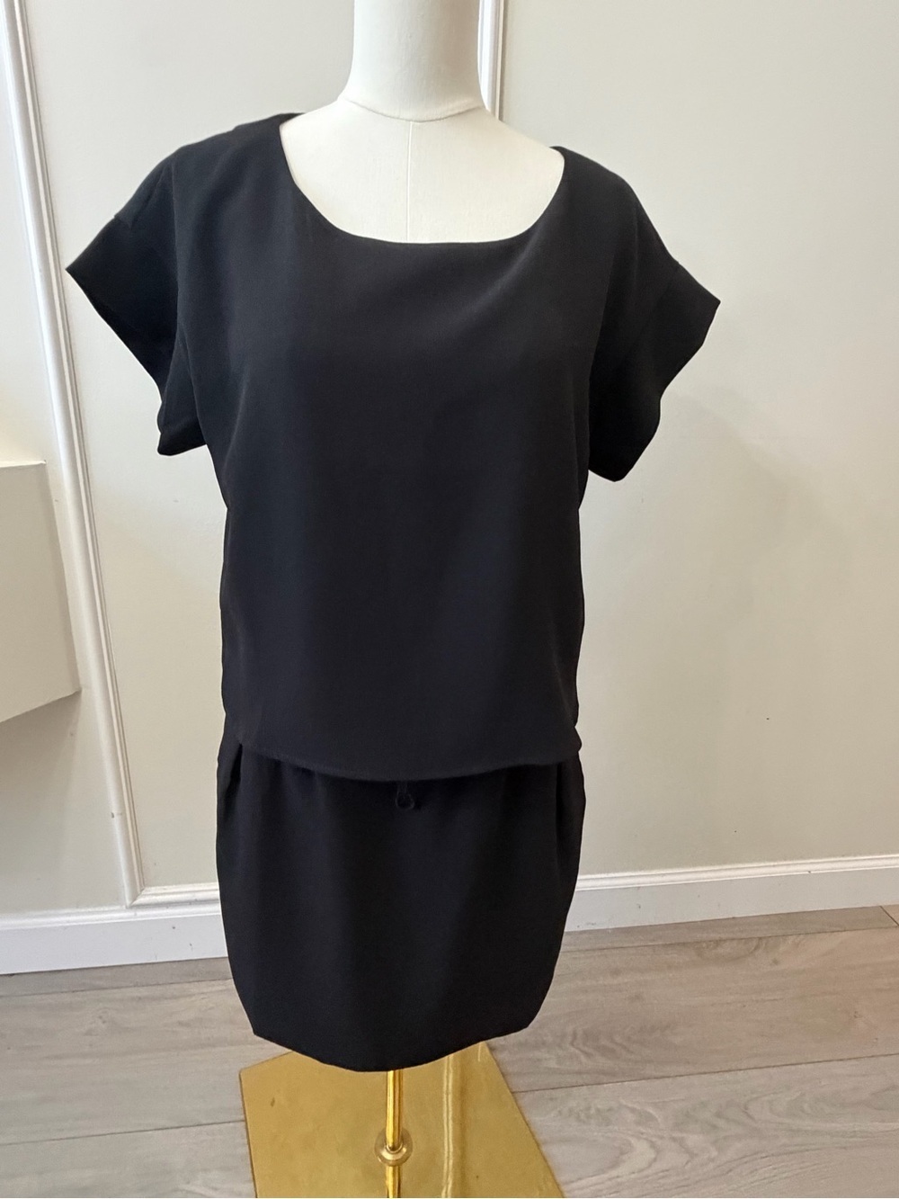 Jigsaw Black Short-Sleeve Drawstring-Waist Midi Dress - Picture 2 of 8